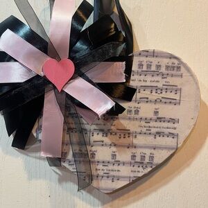 Heart-Shaped Music Note Wall Decor with Ribbon